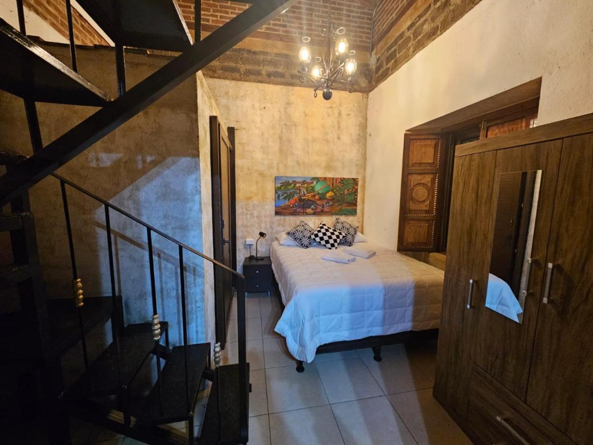 Hot Chipilin Hostel Antigua Buitenkant foto