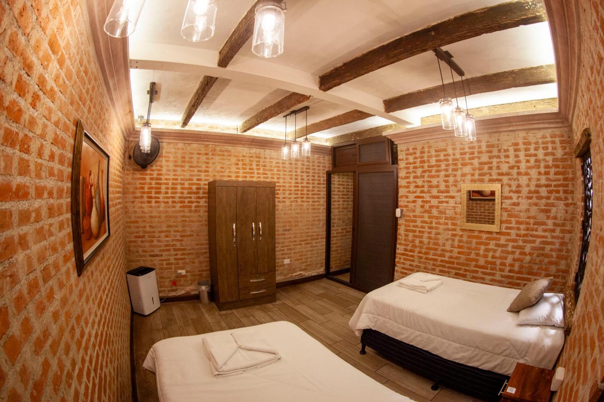 Hot Chipilin Hostel Antigua Buitenkant foto