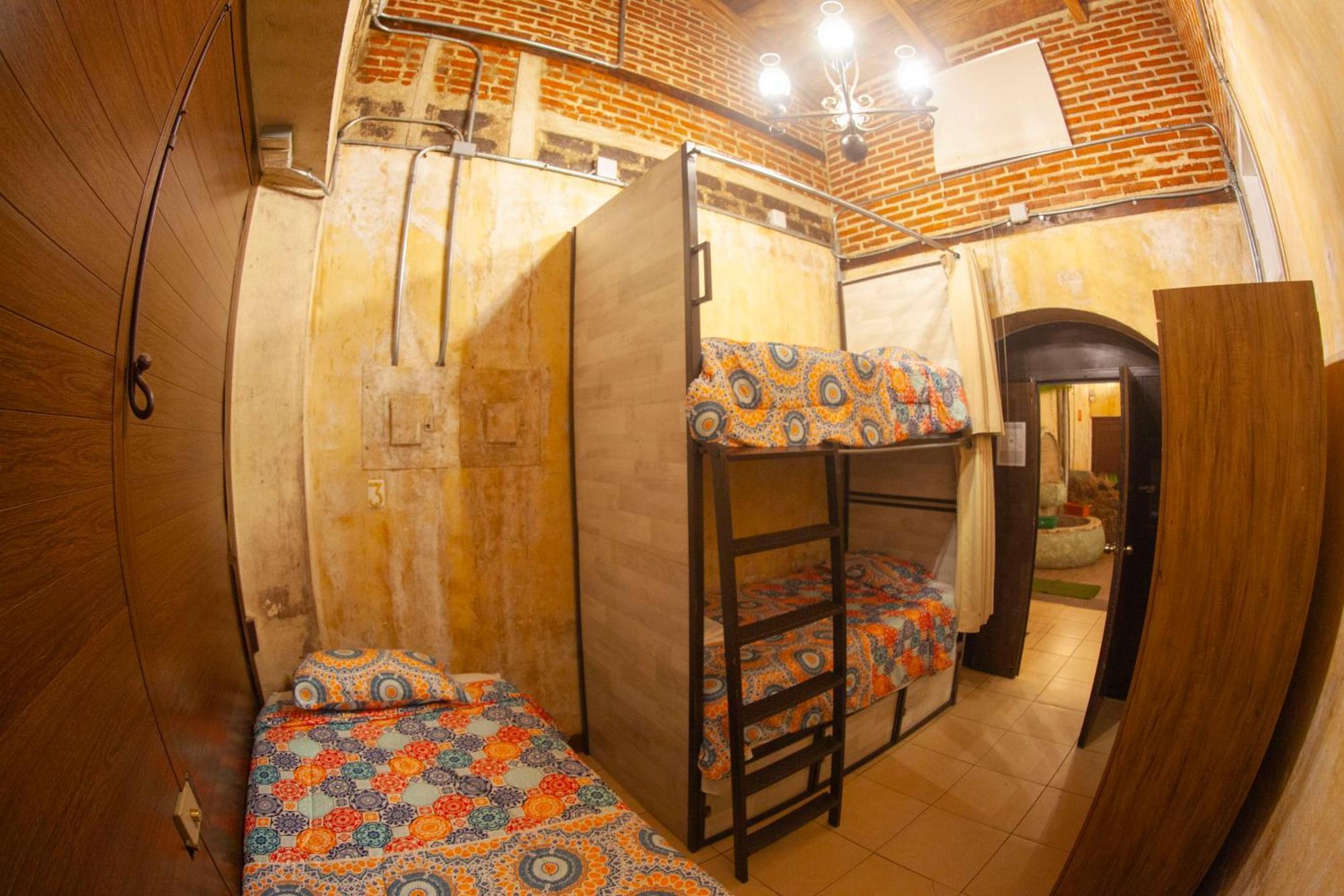 Hot Chipilin Hostel Antigua Buitenkant foto