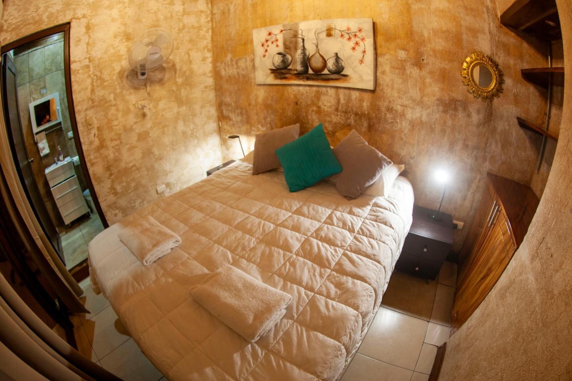 Hot Chipilin Hostel Antigua Buitenkant foto