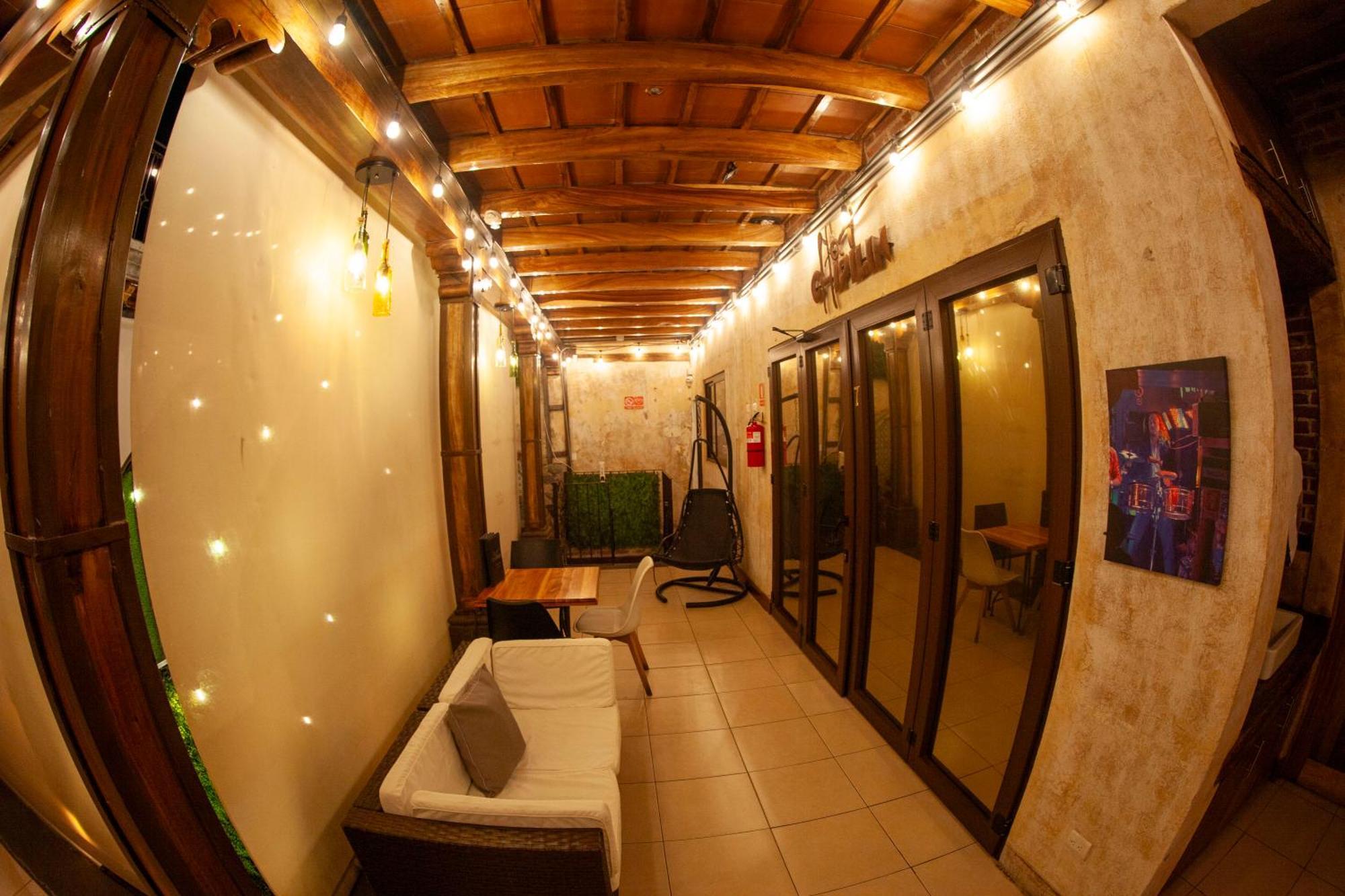 Hot Chipilin Hostel Antigua Buitenkant foto